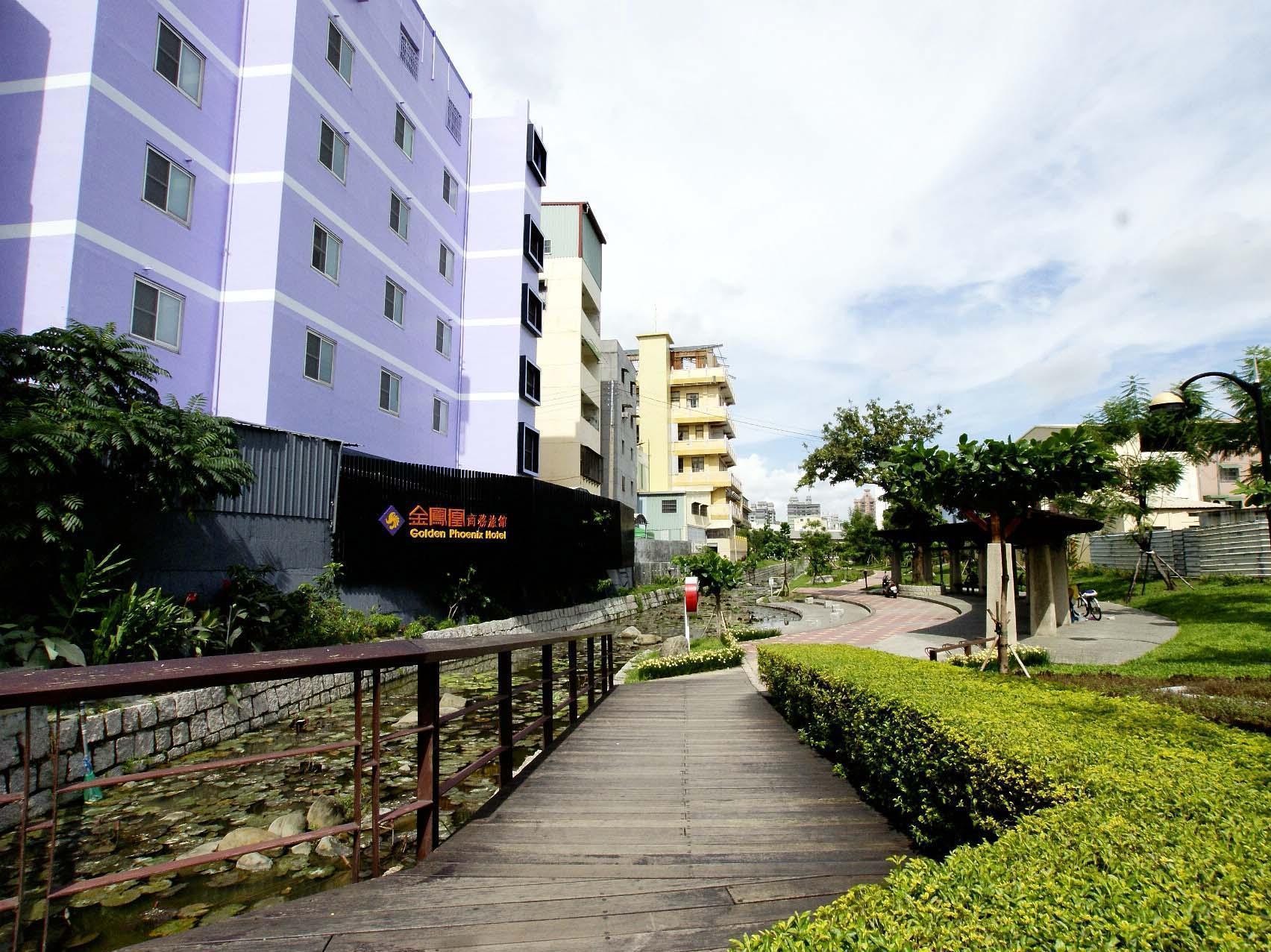 Golden Phoenix Hotel Kaohsiung Extérieur photo